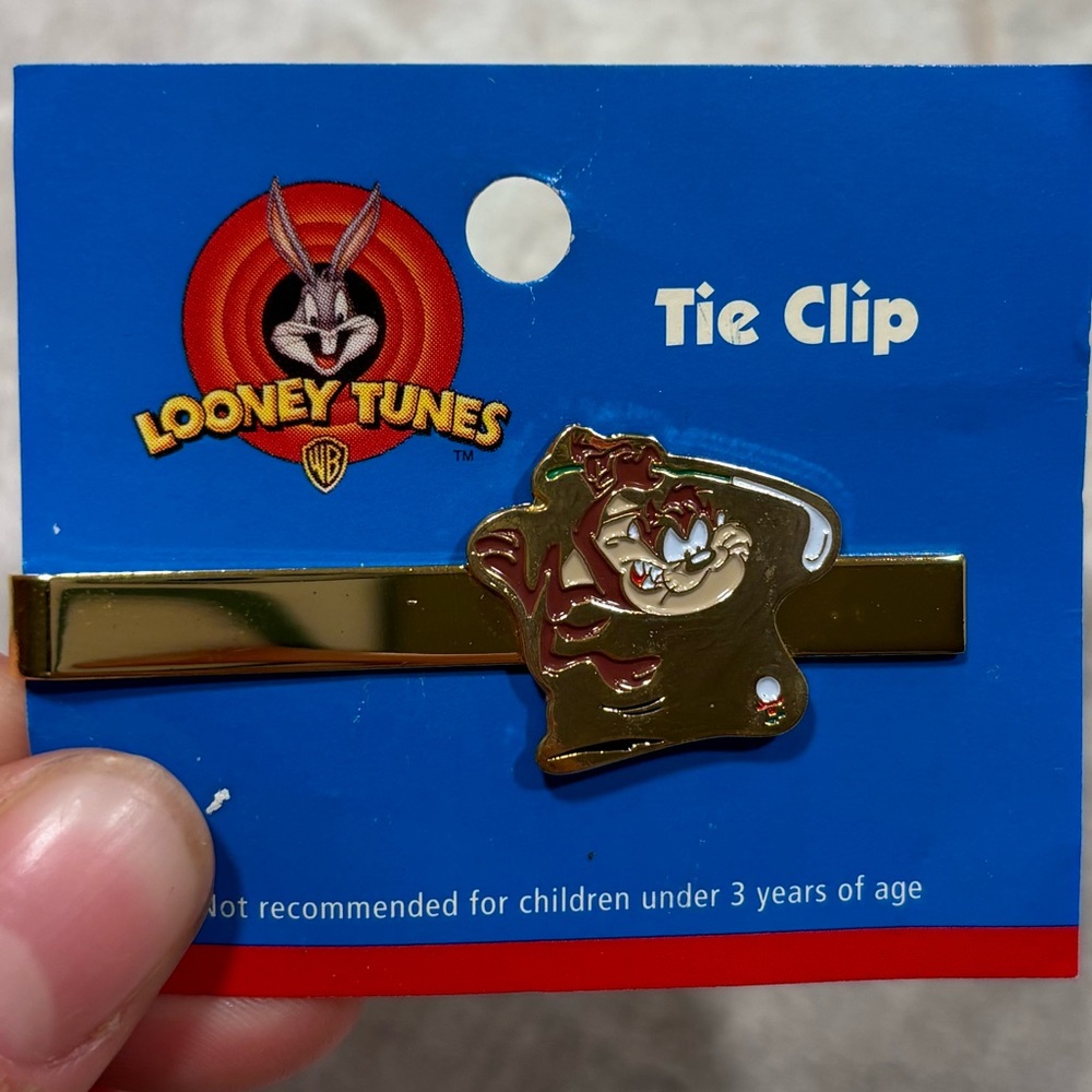 Warner Bros. Looney Tunes golfing Taz Gold Tie Clip